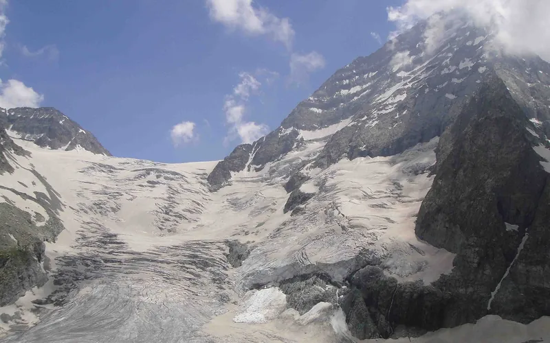 Kolahoi Glacier Trek: Kolahoi Glacier andMt.Kolahoi(5425m) North view -the highest mountain in Kashmir valley