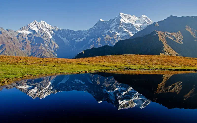 Madmaheshwar Trek: Majestic Chaukhamba at Boodha Madhyamaheshwar
