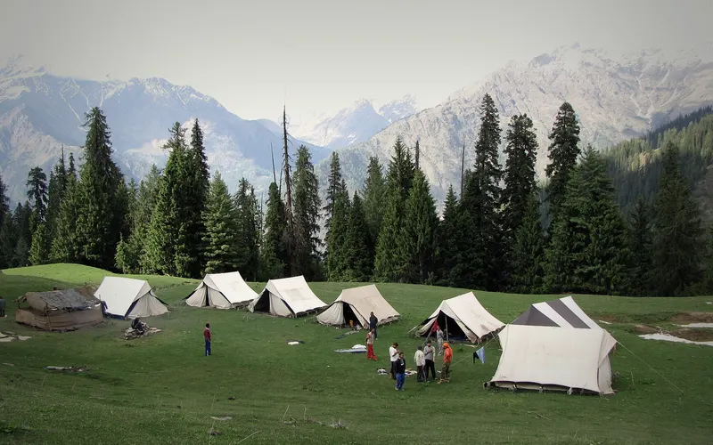 Sar Pass Trek: Balu, Bhandak Thatch Camp on Sar Pass Trek